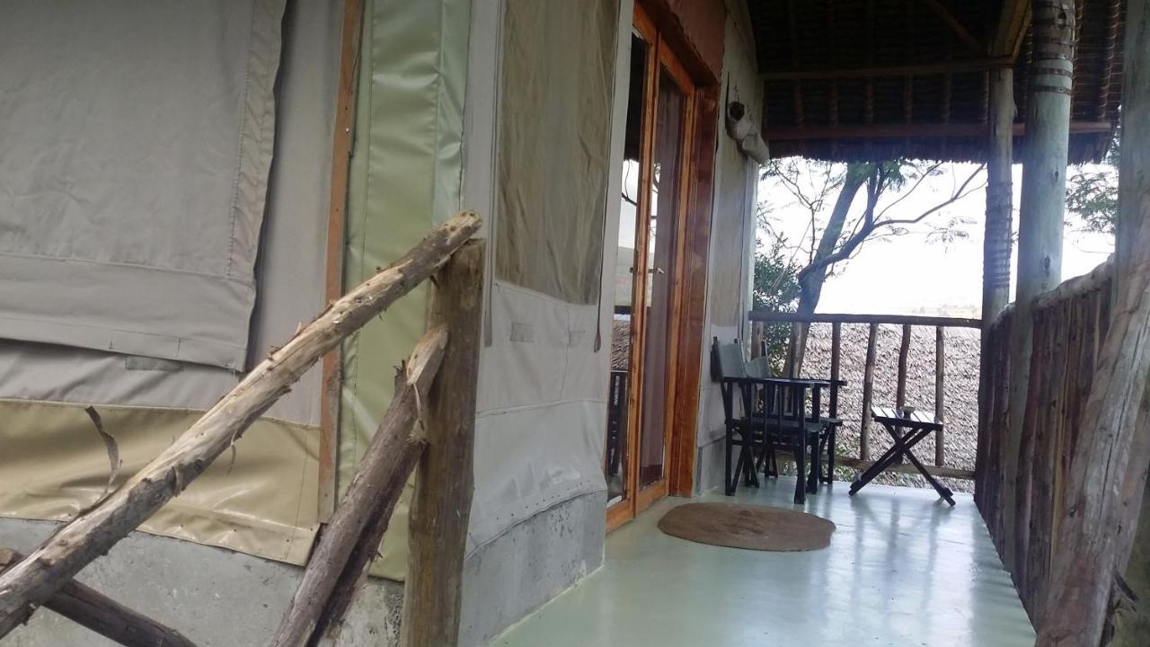 Maili Saba Camp Lodge *