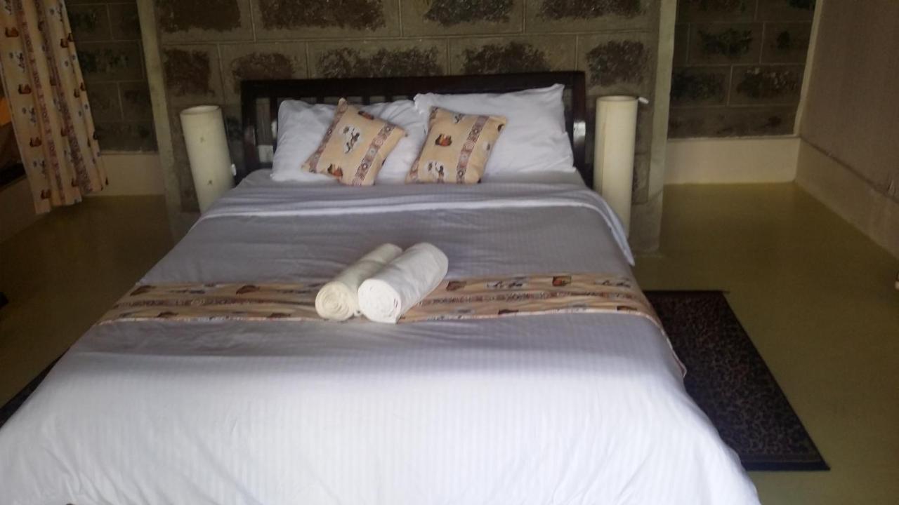 Maili Saba Camp Lodge
